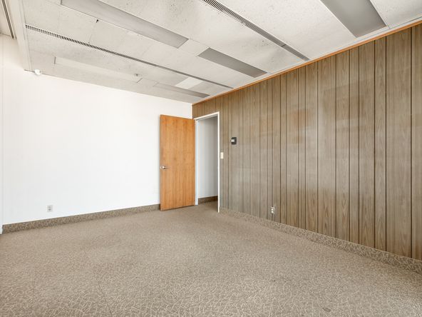 Office Space Available in Excellent Condition & Move-In Ready : 1221 Van Ness Ave, Fresno, CA 93721